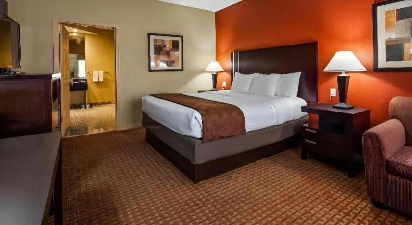 Bed in Americas Best Value Inn Monroe