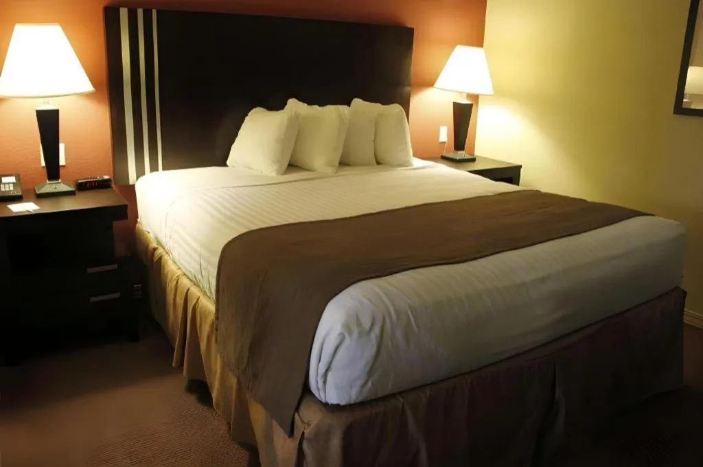 Bed in Americas Best Value Inn Monroe