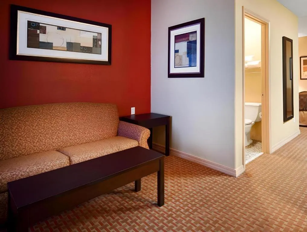 Bed in Americas Best Value Inn Monroe