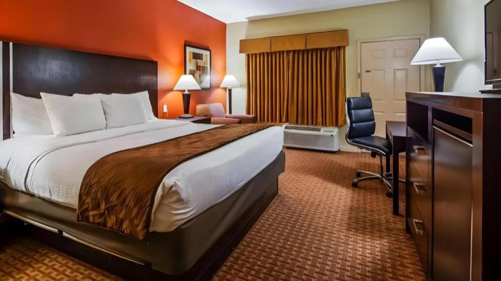 Bed in Americas Best Value Inn Monroe