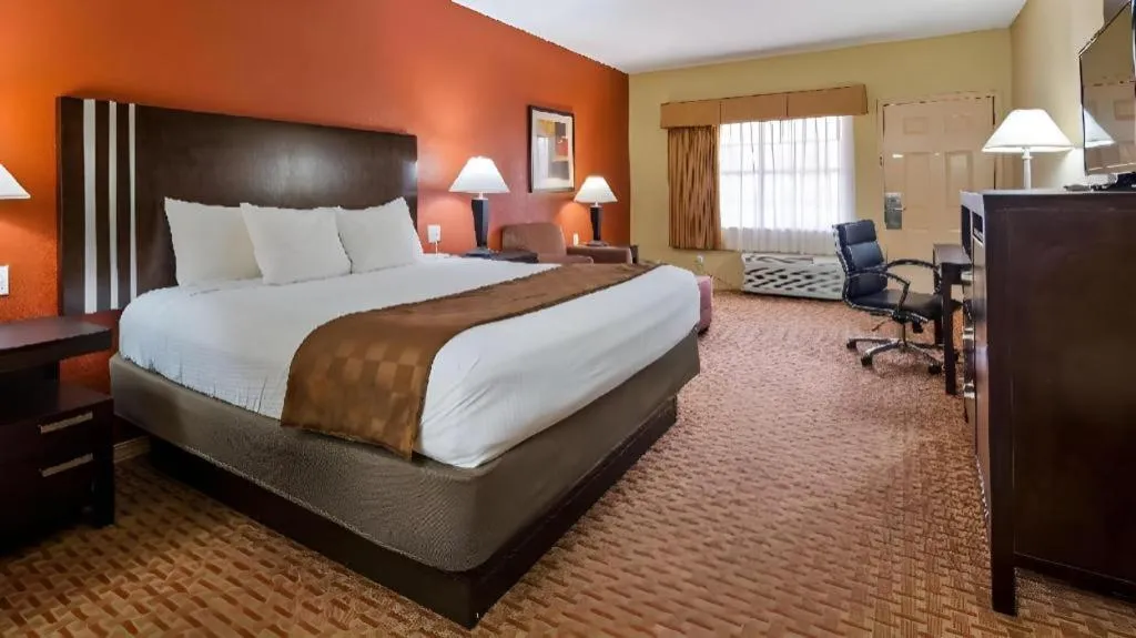 Bed in Americas Best Value Inn Monroe