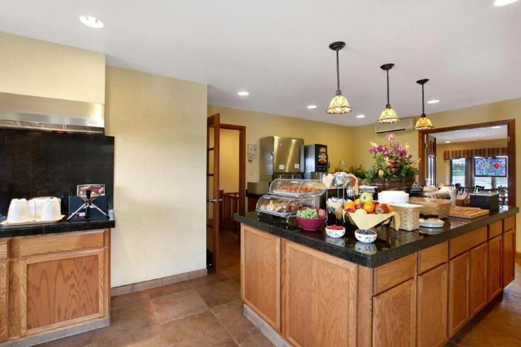 Quality Inn & Suites Detroit Lakes