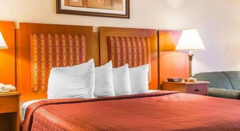 Bed in Quality Inn & Conference Center