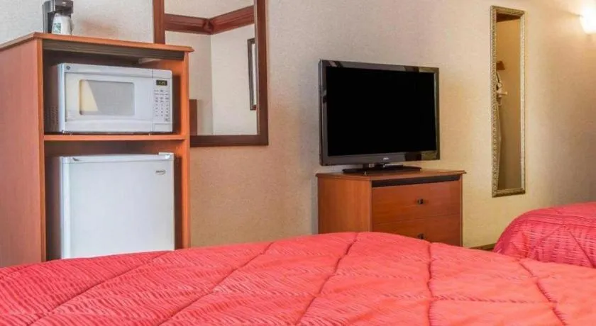 Bed in Quality Inn & Conference Center