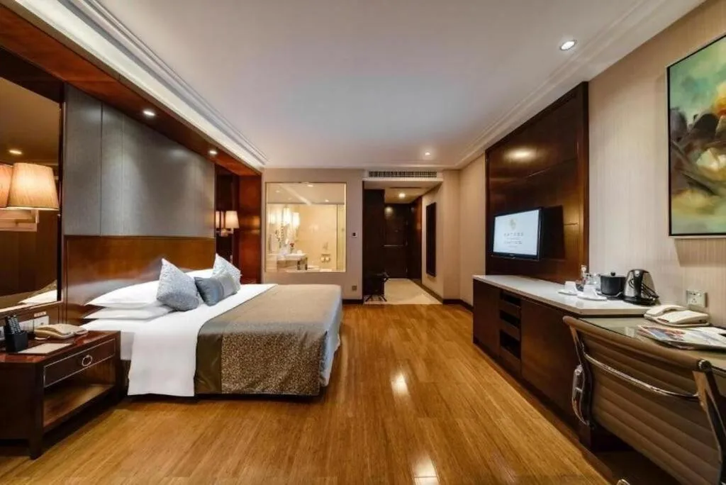 Bed in Kunming Golden Eagle Summit Hotel