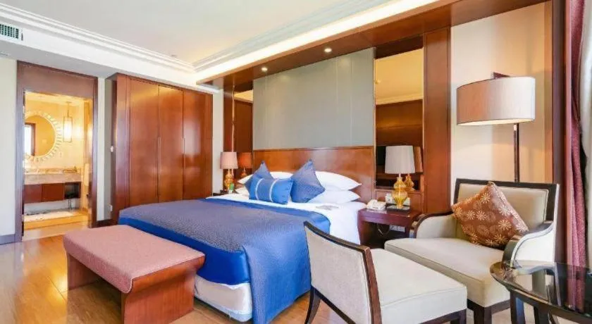 Bed in Kunming Golden Eagle Summit Hotel