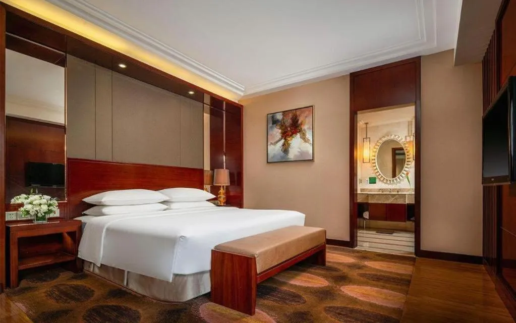 Bed in Kunming Golden Eagle Summit Hotel