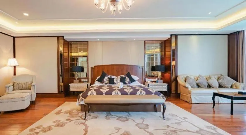 Bed in Kunming Golden Eagle Summit Hotel