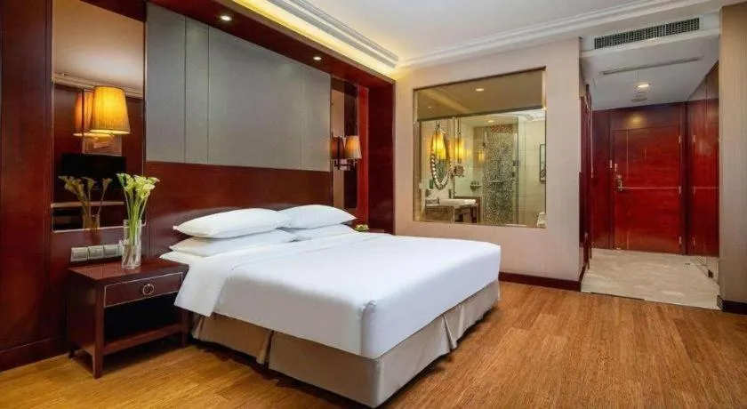 Bed in Kunming Golden Eagle Summit Hotel