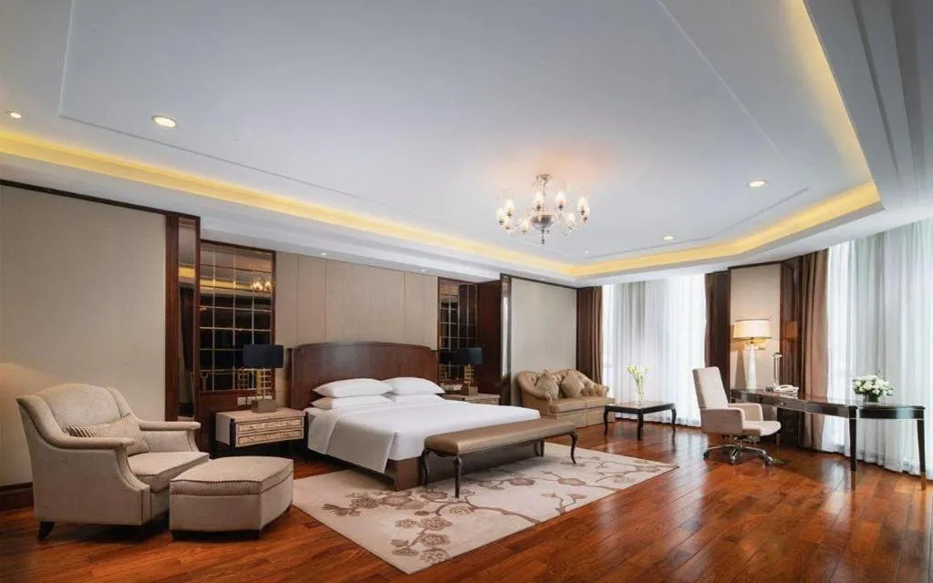 Bed in Kunming Golden Eagle Summit Hotel