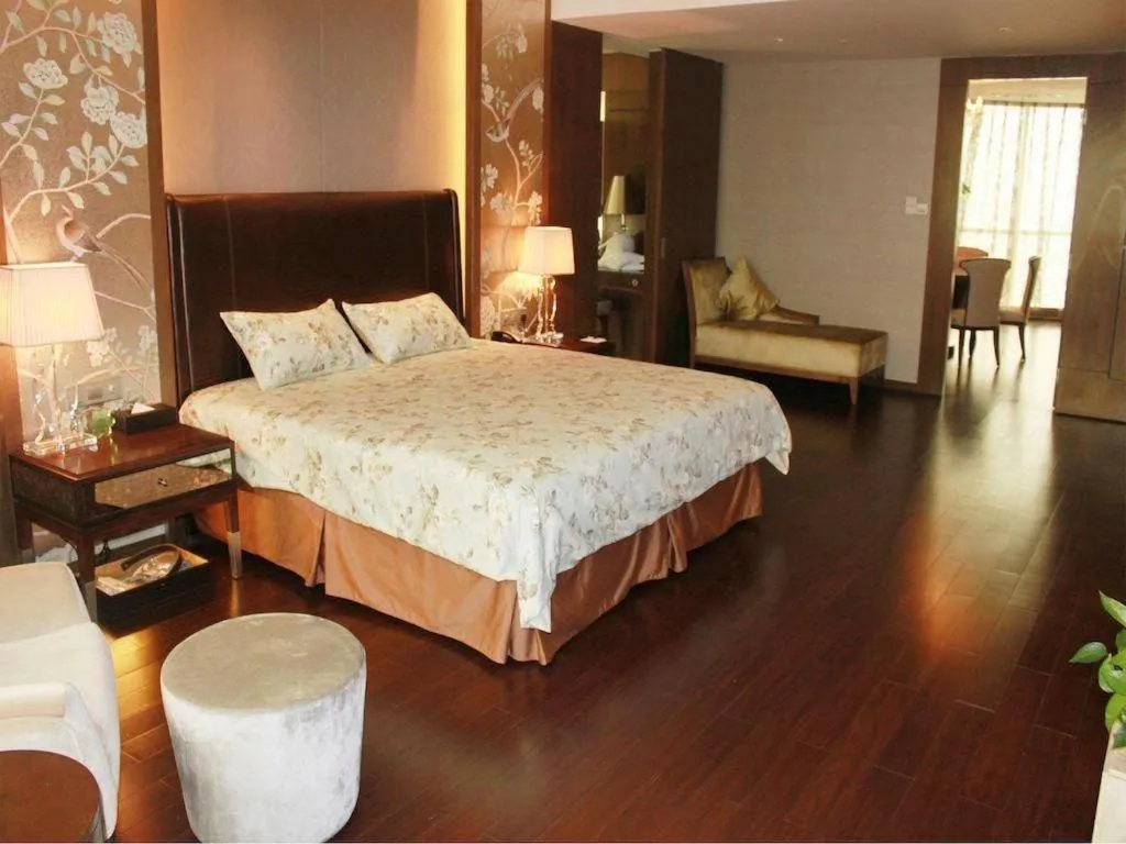 Bed in Yueyang Grand Skylight Hotel