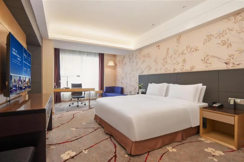 Bed in Yueyang Grand Skylight Hotel