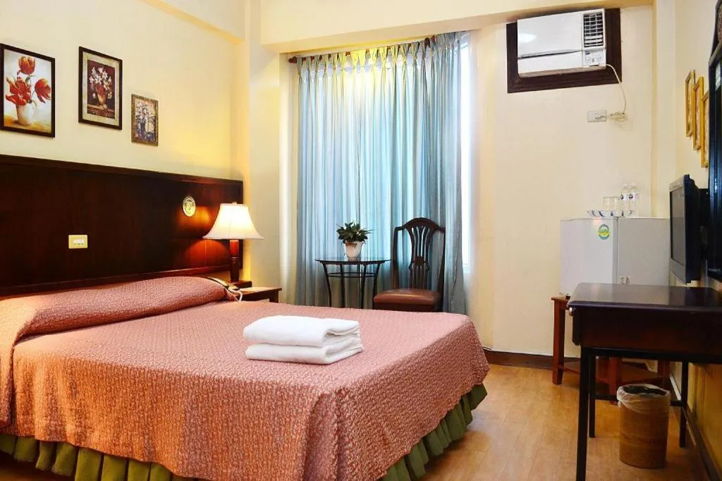 Bed in Subic Park Hotel