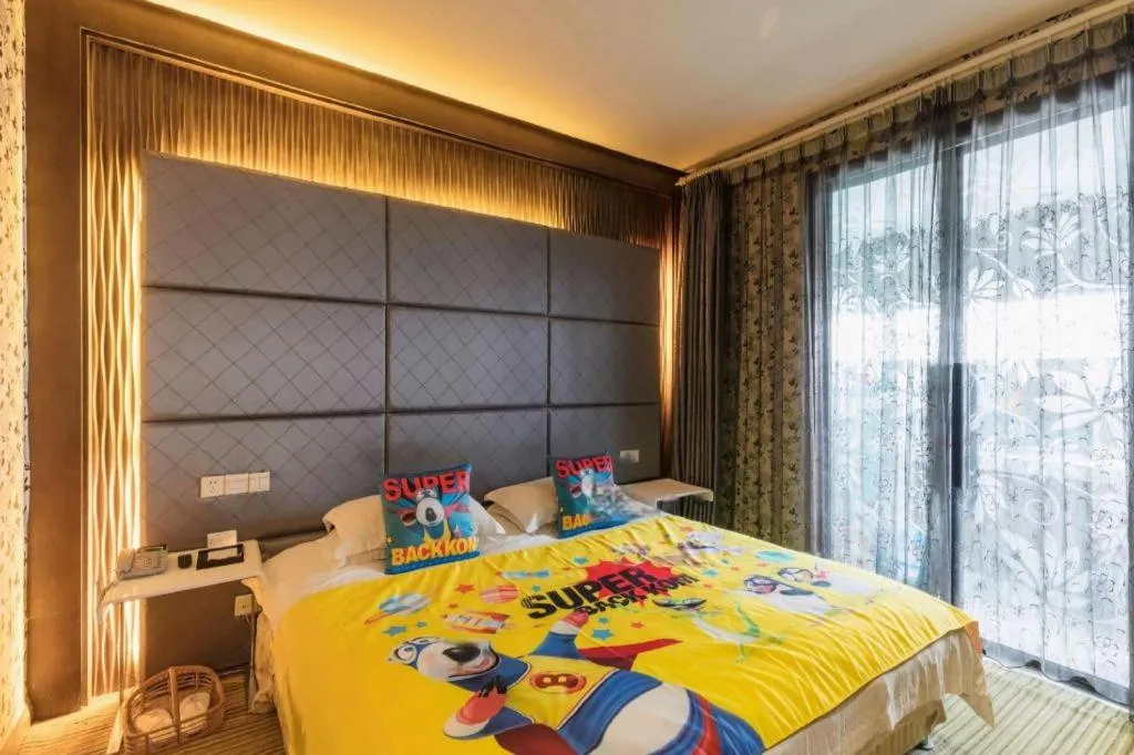 Bed in Silver Art Hotel