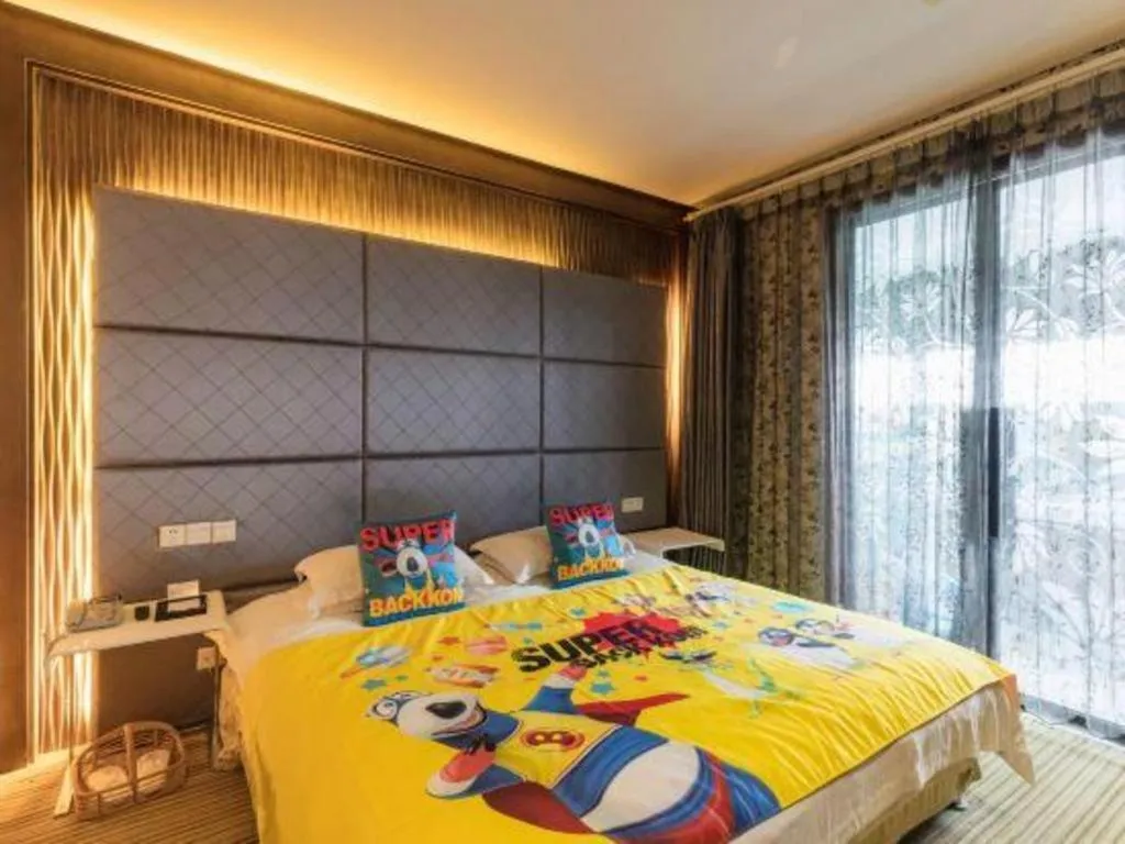 Bed in Silver Art Hotel