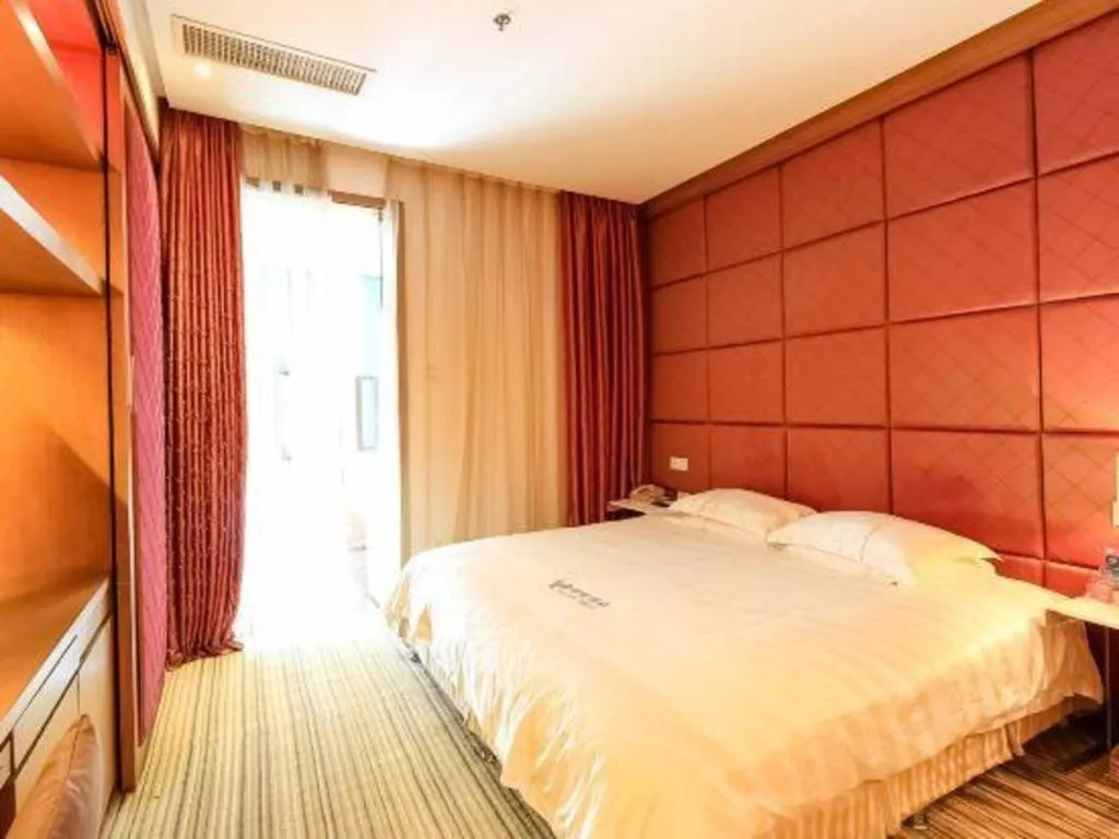 Bed in Silver Art Hotel