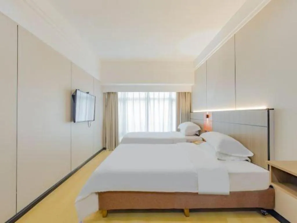 Bed in Silver Art Hotel