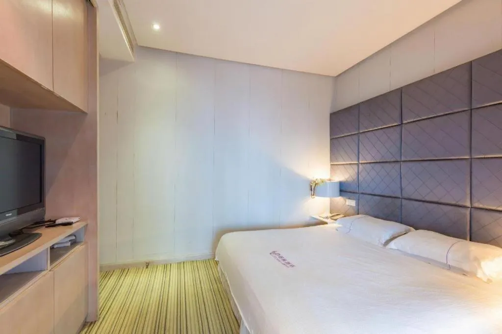 Bed in Silver Art Hotel