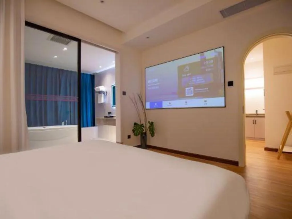 Bed in Silver Art Hotel