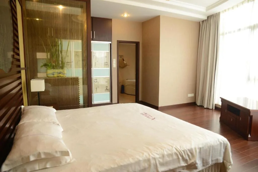 Bed in Silver Art Hotel