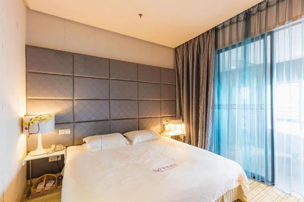 Bed in Silver Art Hotel