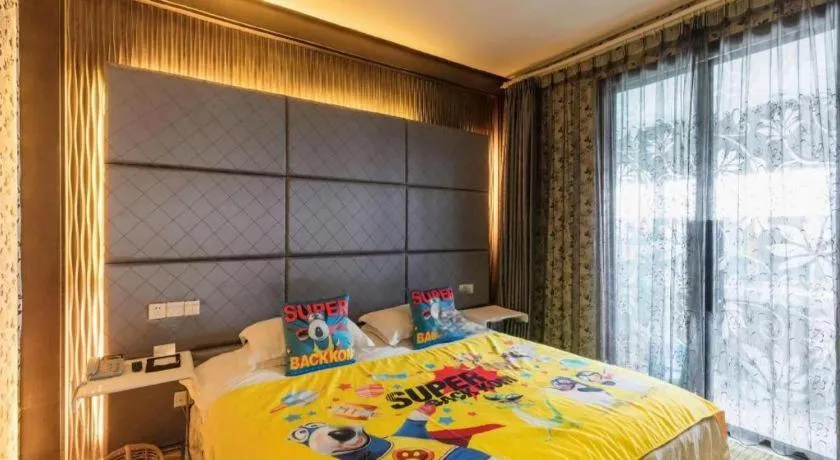 Bed in Silver Art Hotel