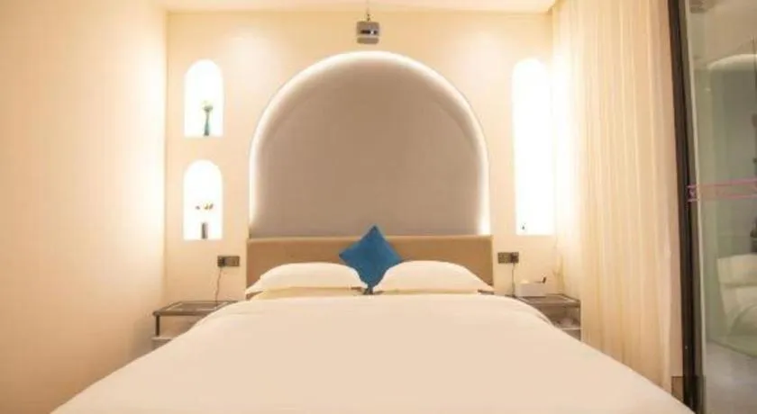 Bed in Silver Art Hotel