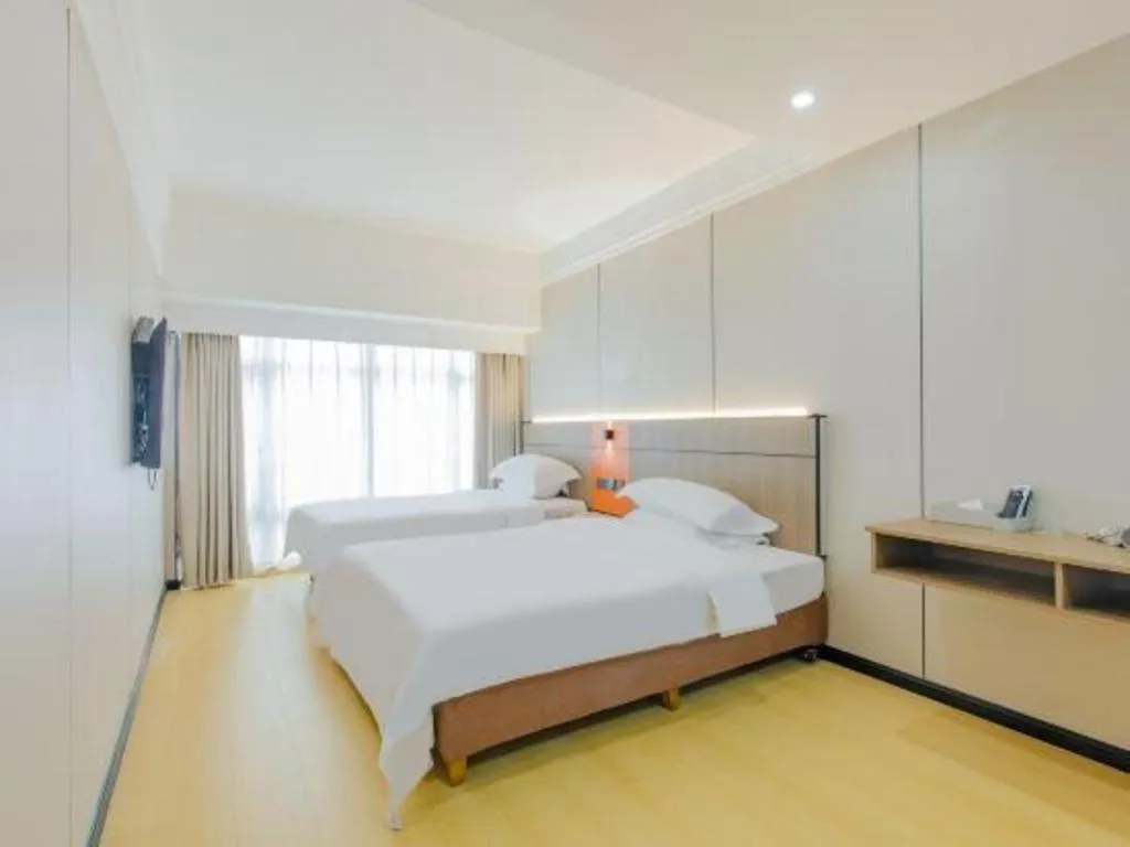 Bed in Silver Art Hotel