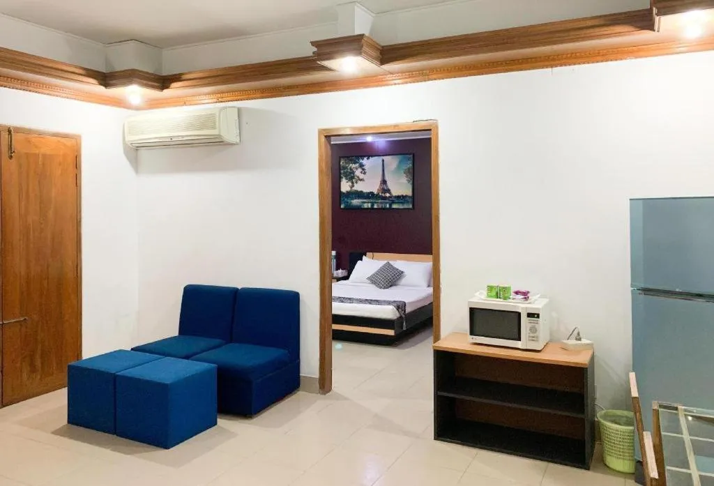 Bed in Tropical Daisy