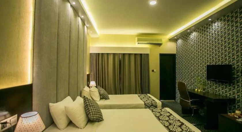 Bed in Tropical Daisy