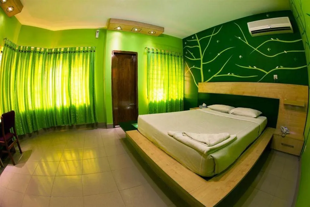 Bed in Tropical Daisy