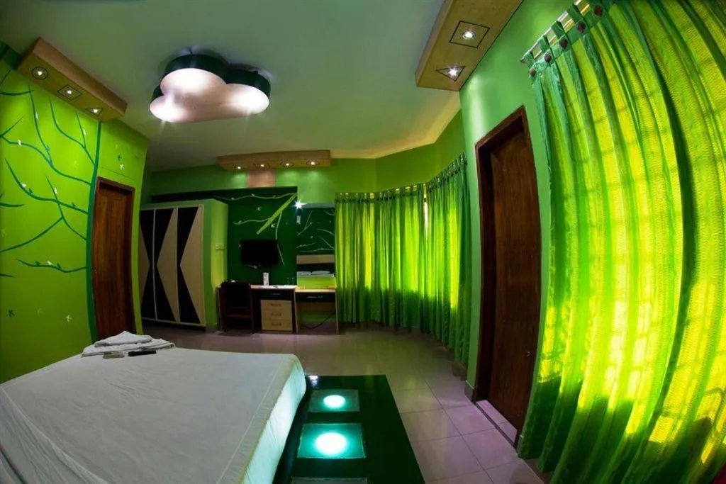 Bed in Tropical Daisy