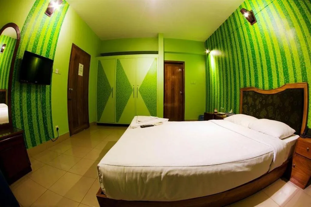 Bed in Tropical Daisy