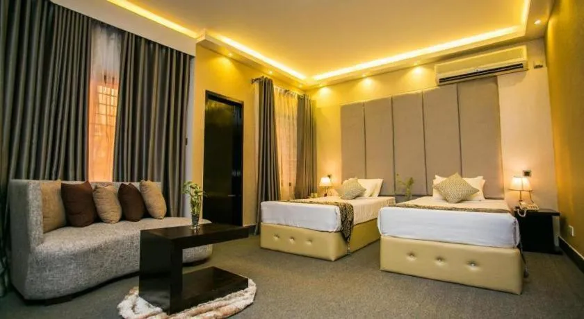 Bed in Tropical Daisy