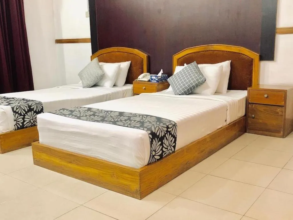 Bed in Tropical Daisy