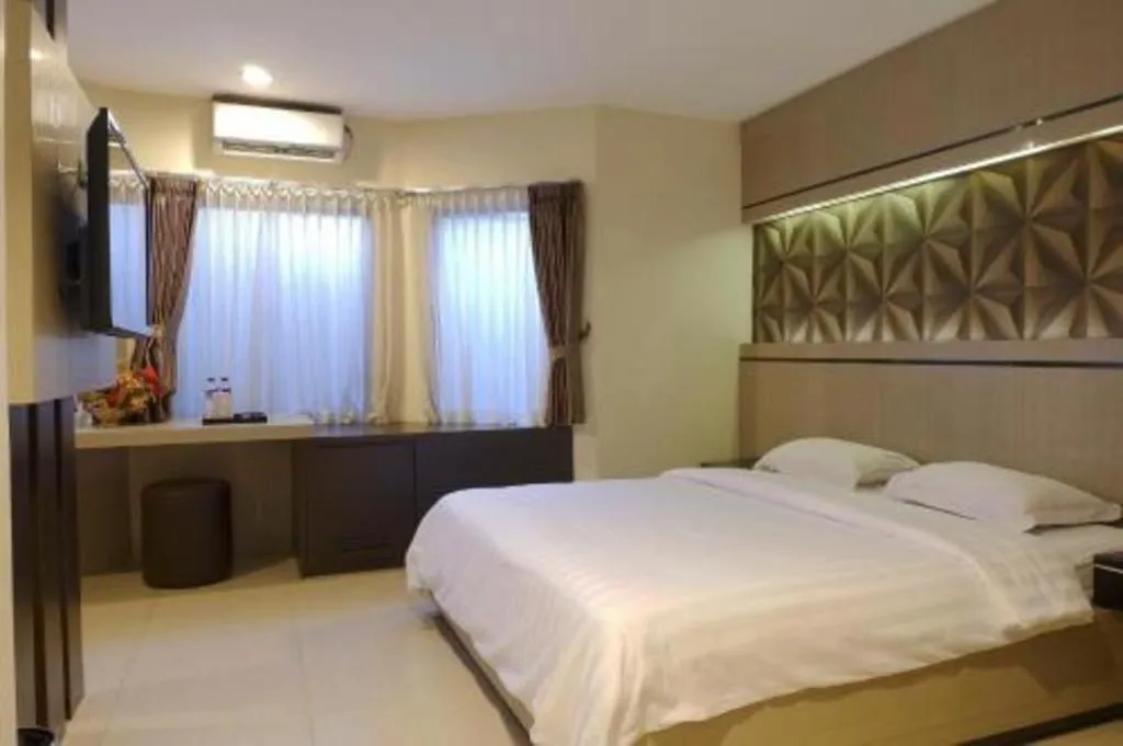 Bed in Alexander Hotel Tegal