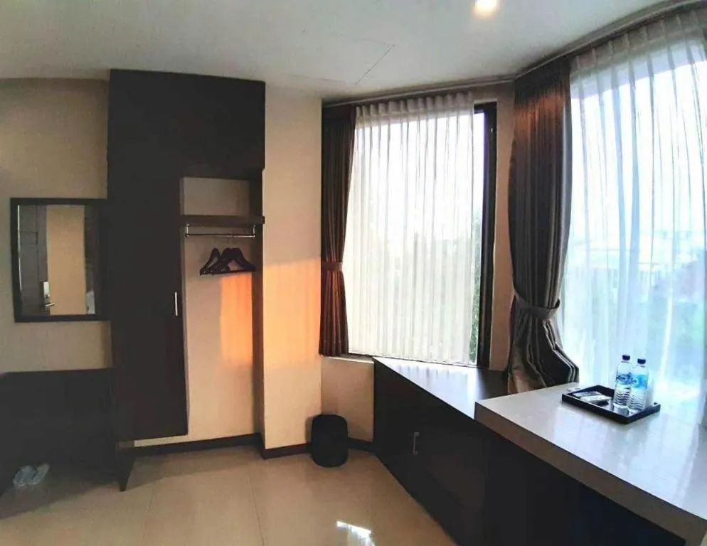 Alexander Hotel Tegal