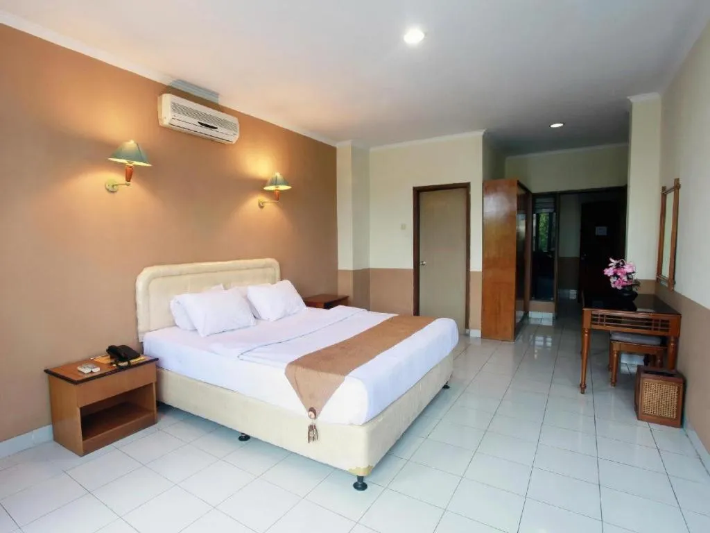 Bed in Alexander Hotel Tegal