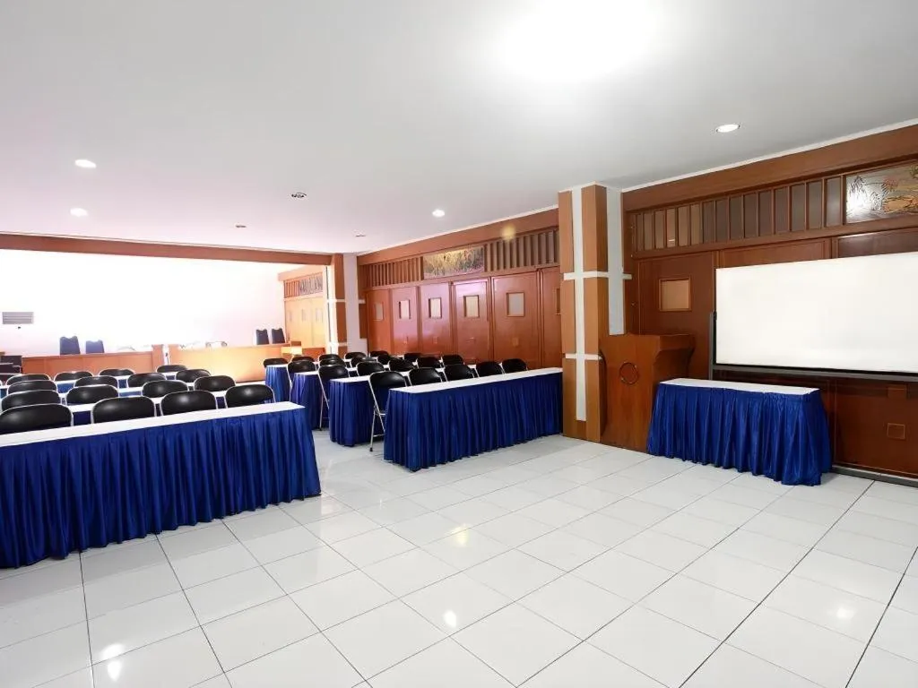 Alexander Hotel Tegal