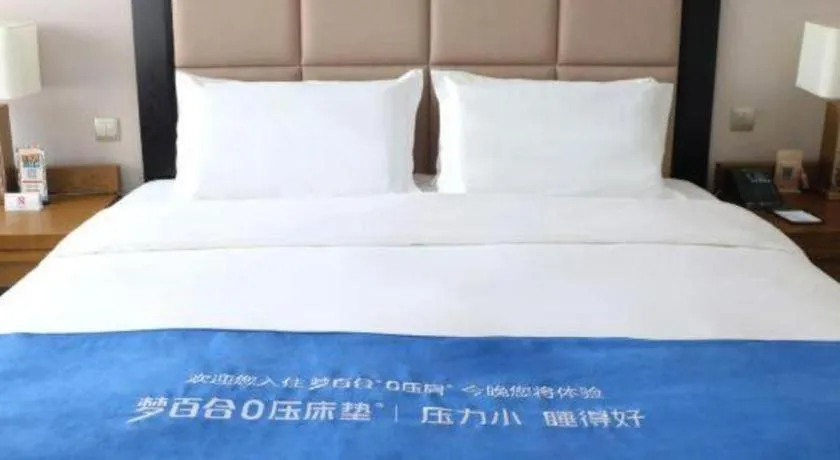 Bed in Shenyang Haiyun Jinjiang International Hotel