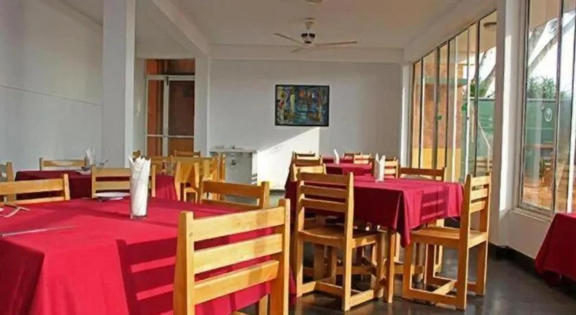 OYO 246 Roy Villa Beach Hotel