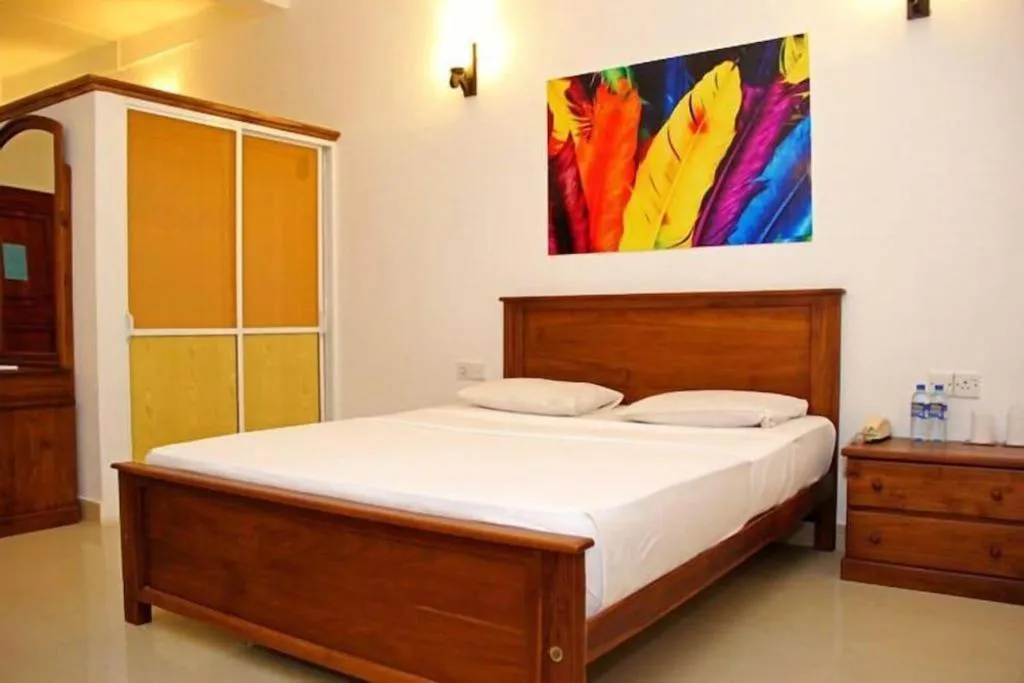 Bed in OYO 246 Roy Villa Beach Hotel