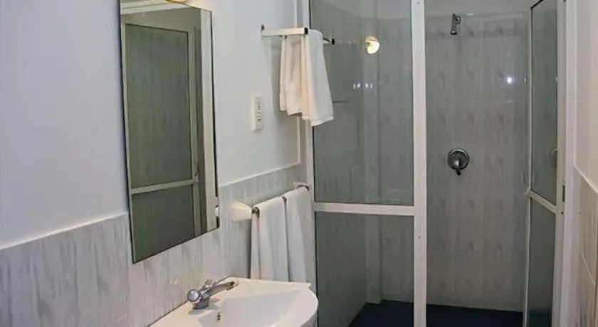 OYO 246 Roy Villa Beach Hotel