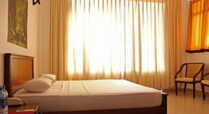 Bed in OYO 246 Roy Villa Beach Hotel