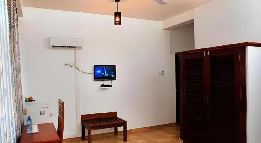 OYO 246 Roy Villa Beach Hotel