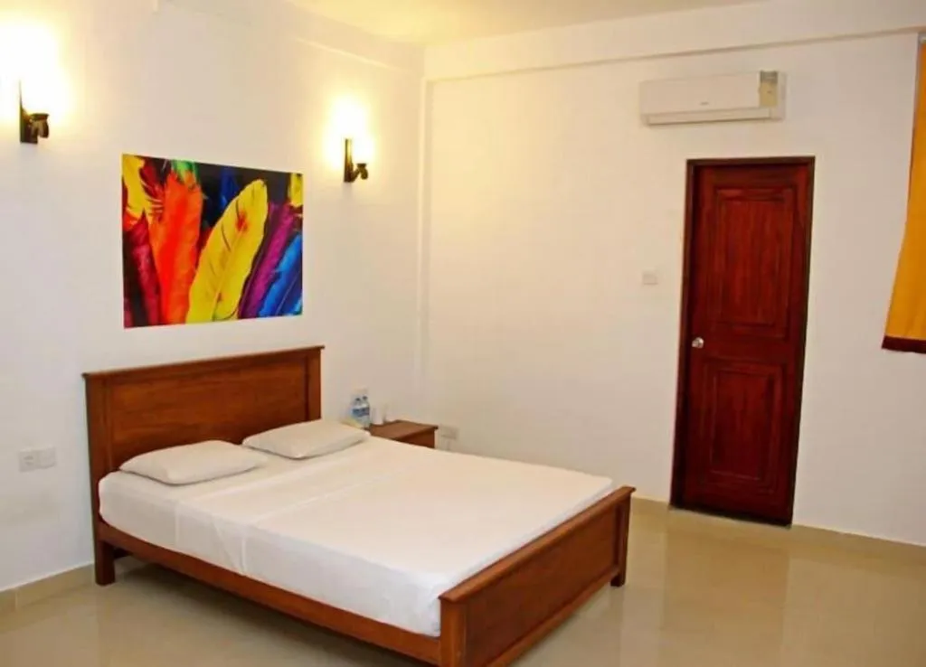 Bed in OYO 246 Roy Villa Beach Hotel