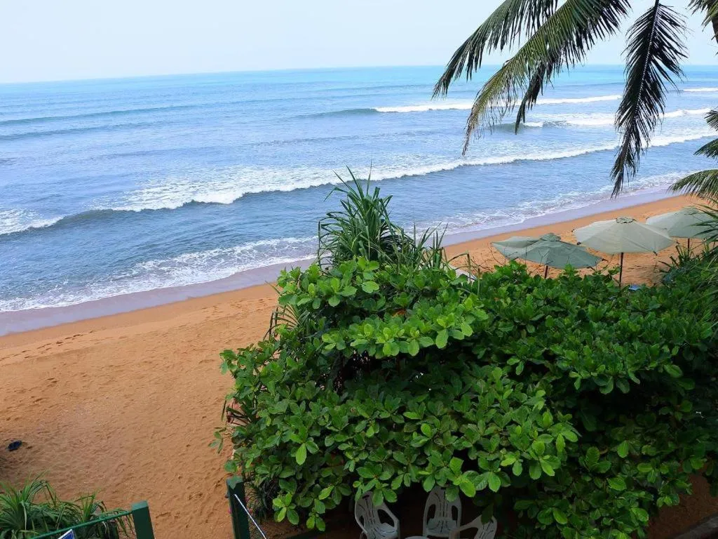 OYO 246 Roy Villa Beach Hotel