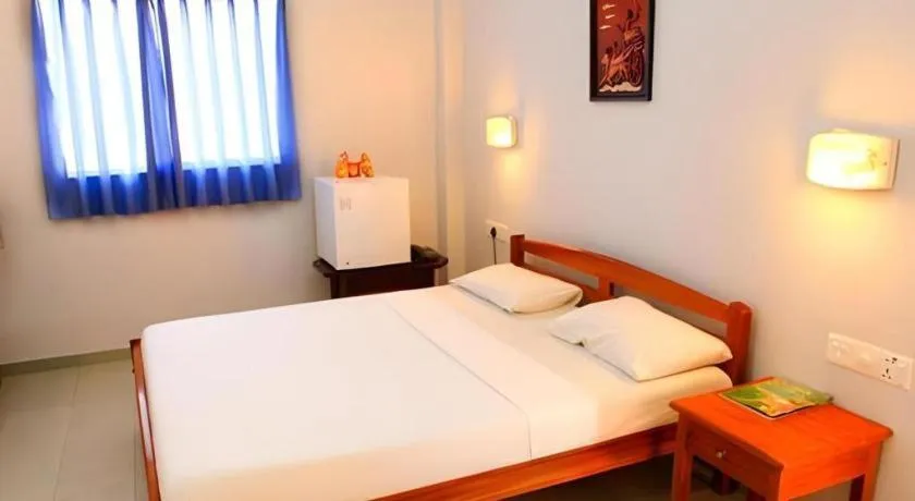 Bed in OYO 246 Roy Villa Beach Hotel