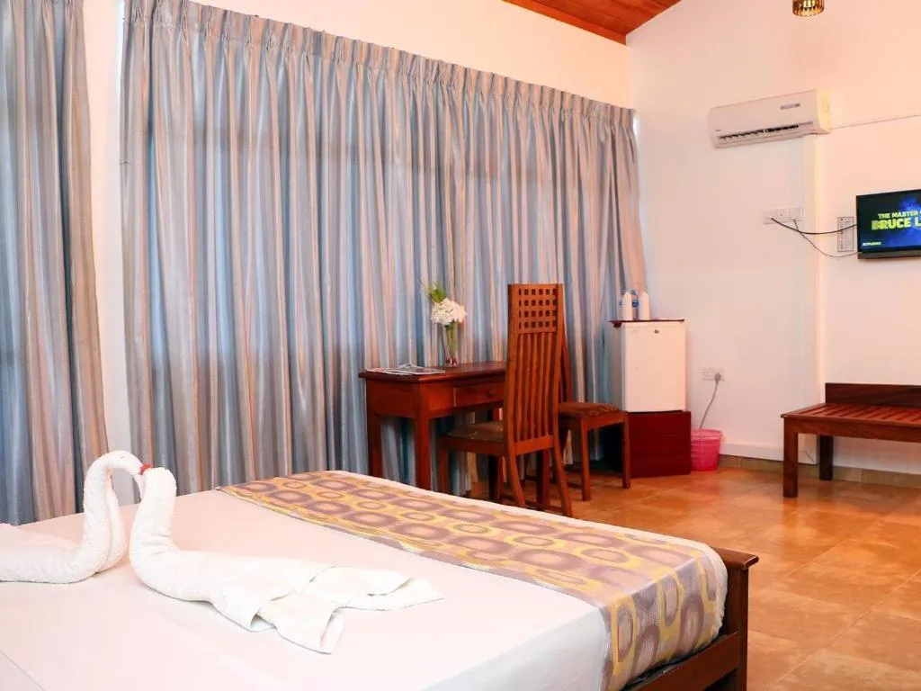 Bed in OYO 246 Roy Villa Beach Hotel