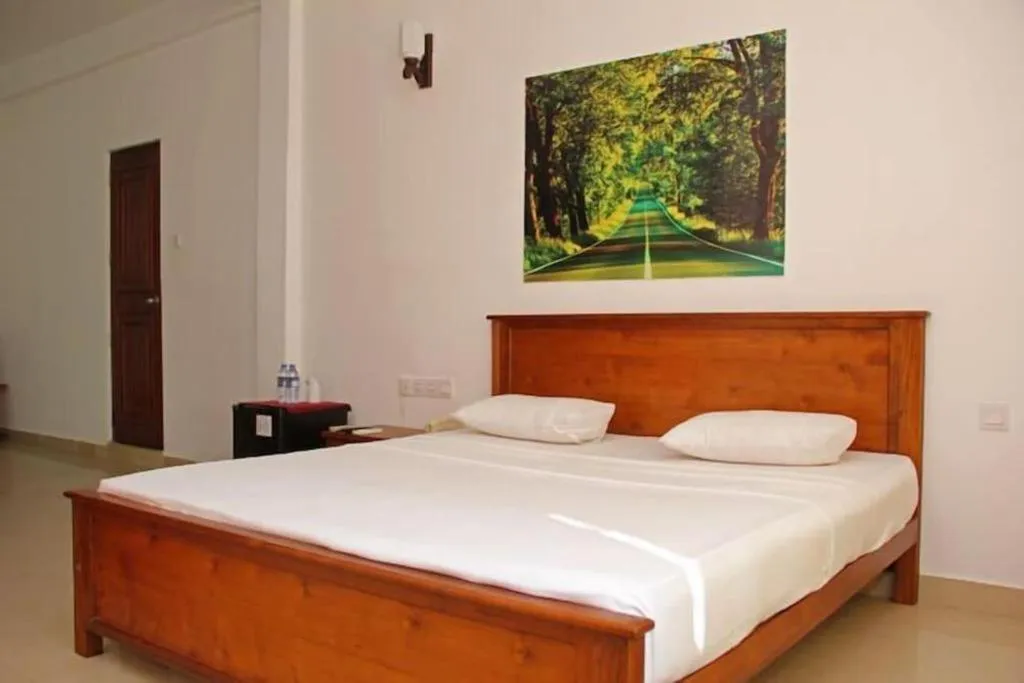 Bed in OYO 246 Roy Villa Beach Hotel